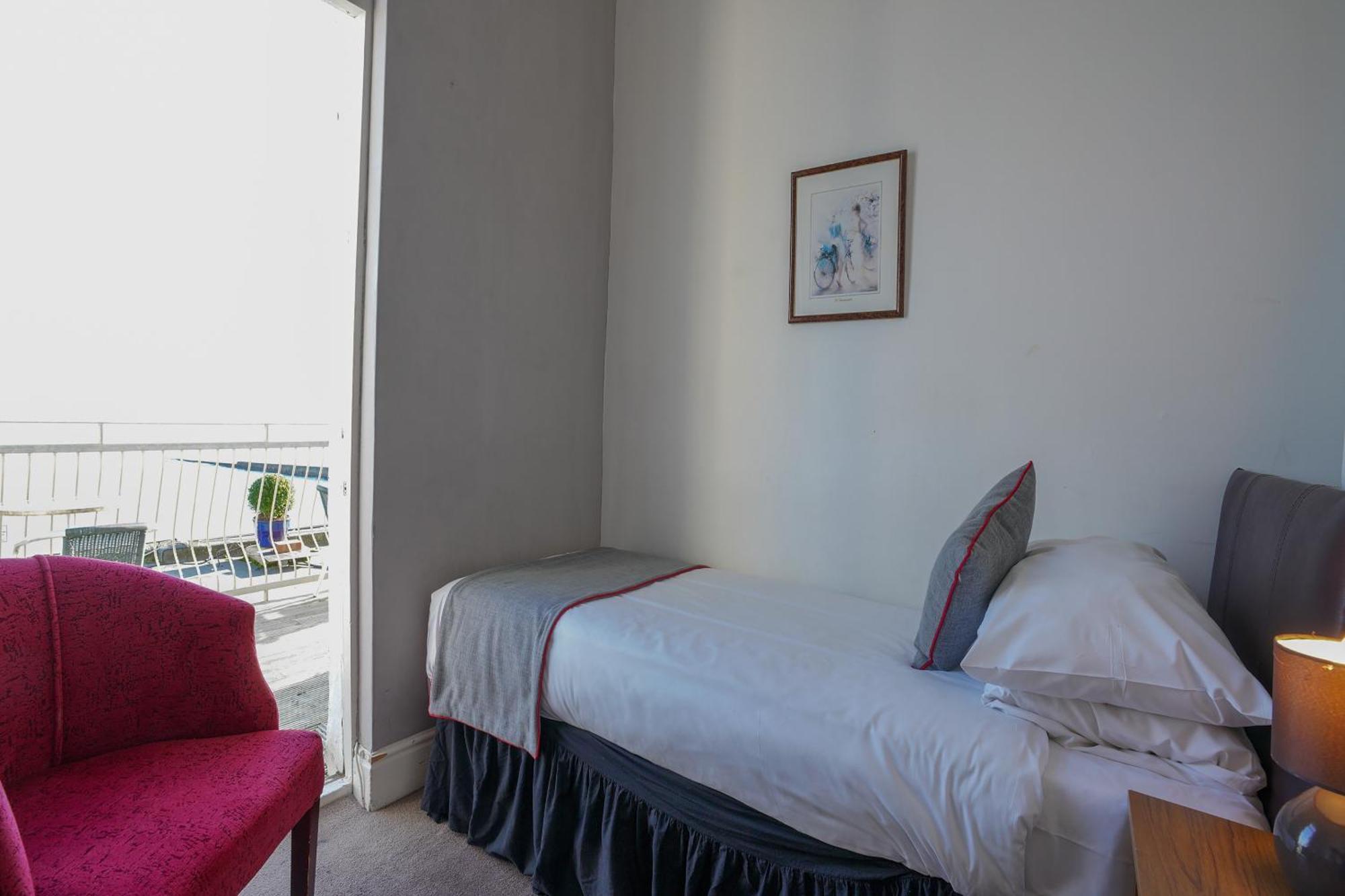 Oyo Shanklin Beach Hotel Kültér fotó