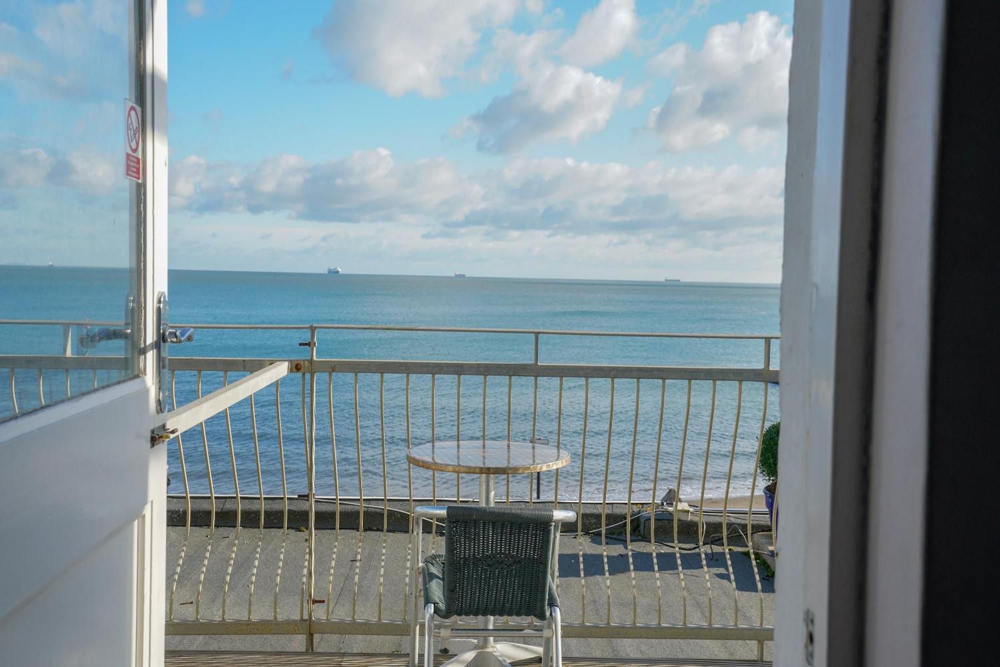 Oyo Shanklin Beach Hotel Kültér fotó